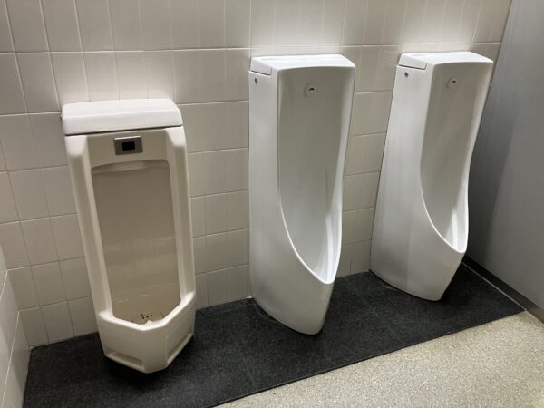 国際志学園様 馬借第二校舎 男子トイレ便器交換
